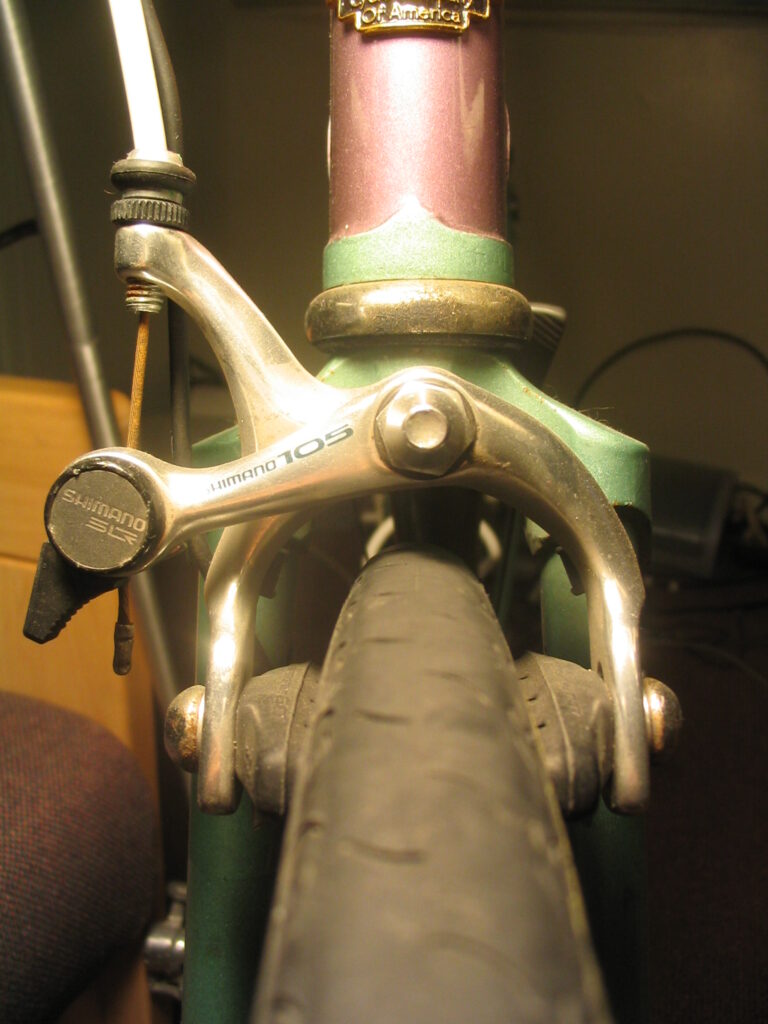 Side-pull bicycle rim brake on a front wheel