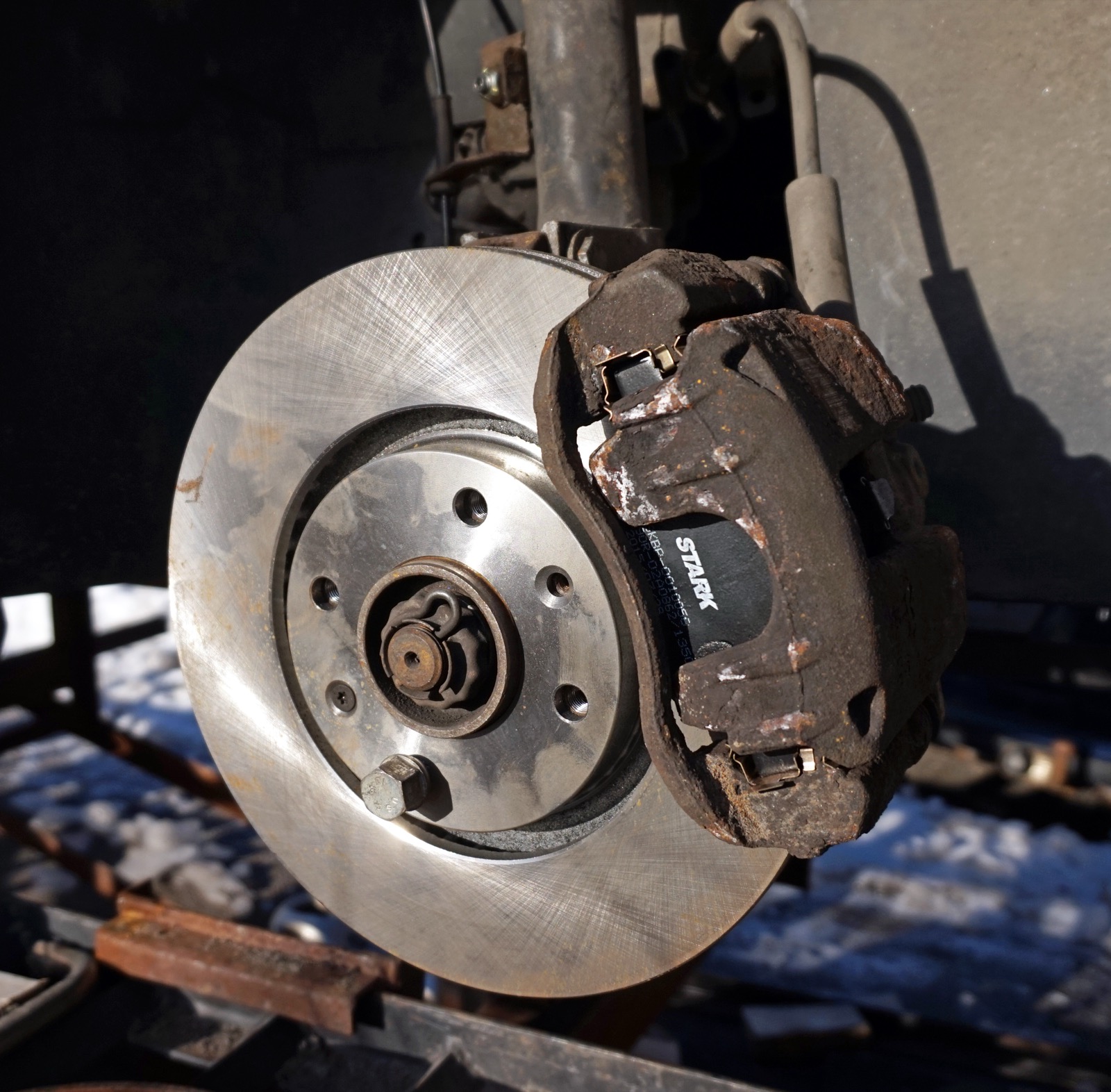Automobile brake pad friction material