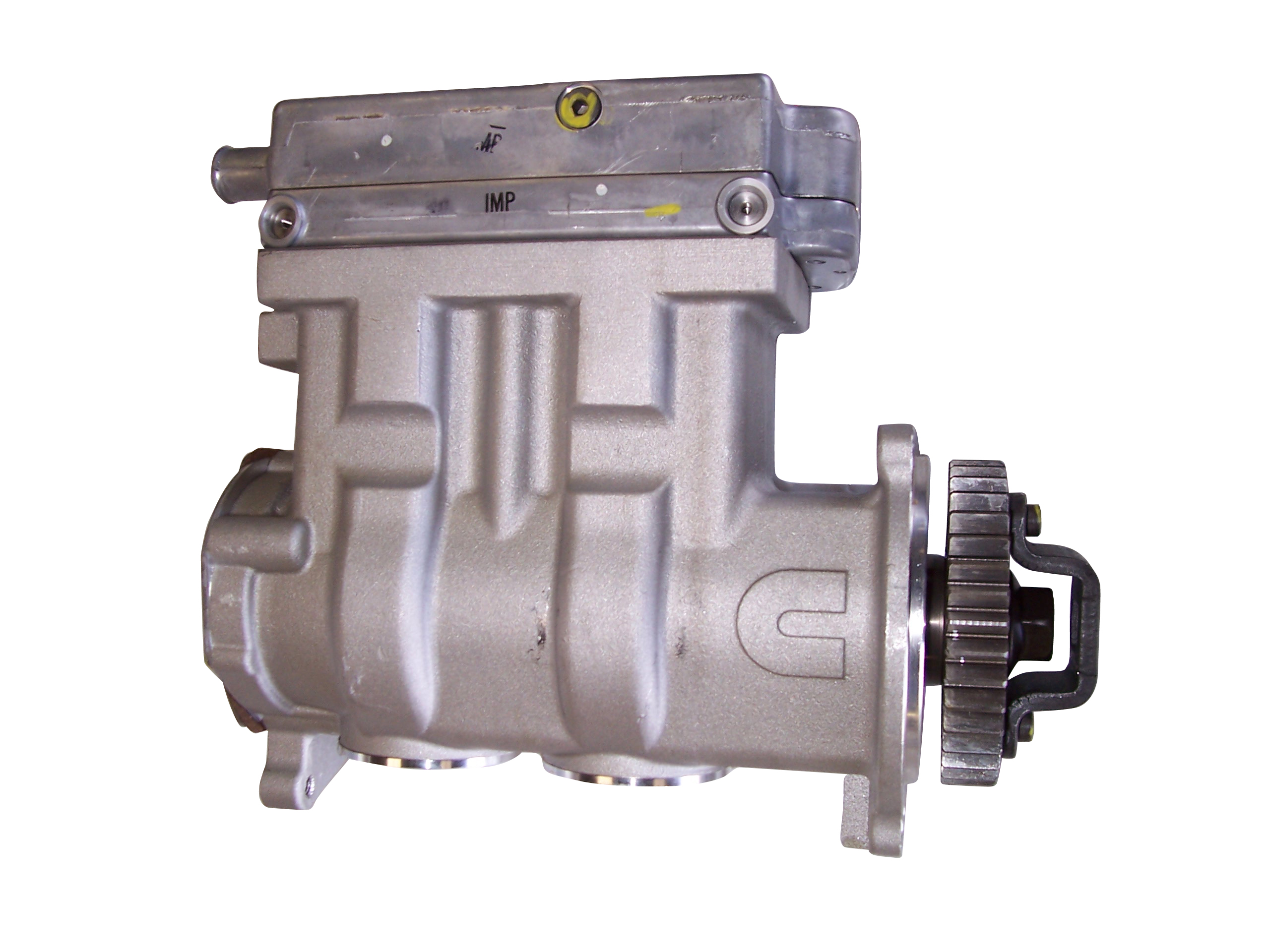 Air Brakes on a Heavy Truck, and How They Differ from Car Brakes